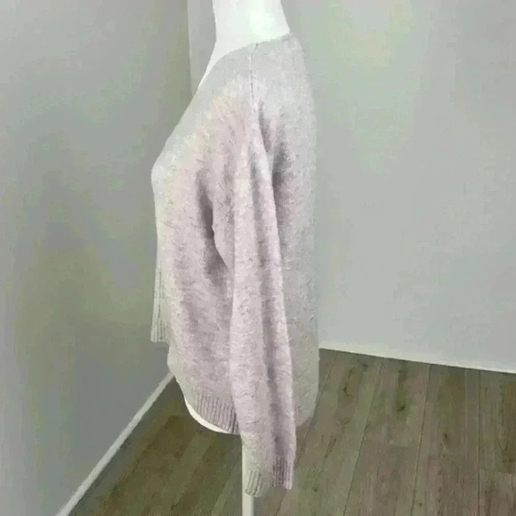 H&M Light Pink V-Neck Sweater Size Small - Picture 3 of 8